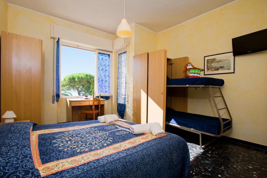 Hotel Lido Pietra Ligure Rom bilde