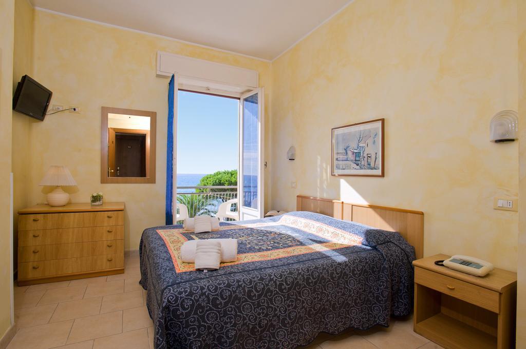 Hotel Lido Pietra Ligure Rom bilde
