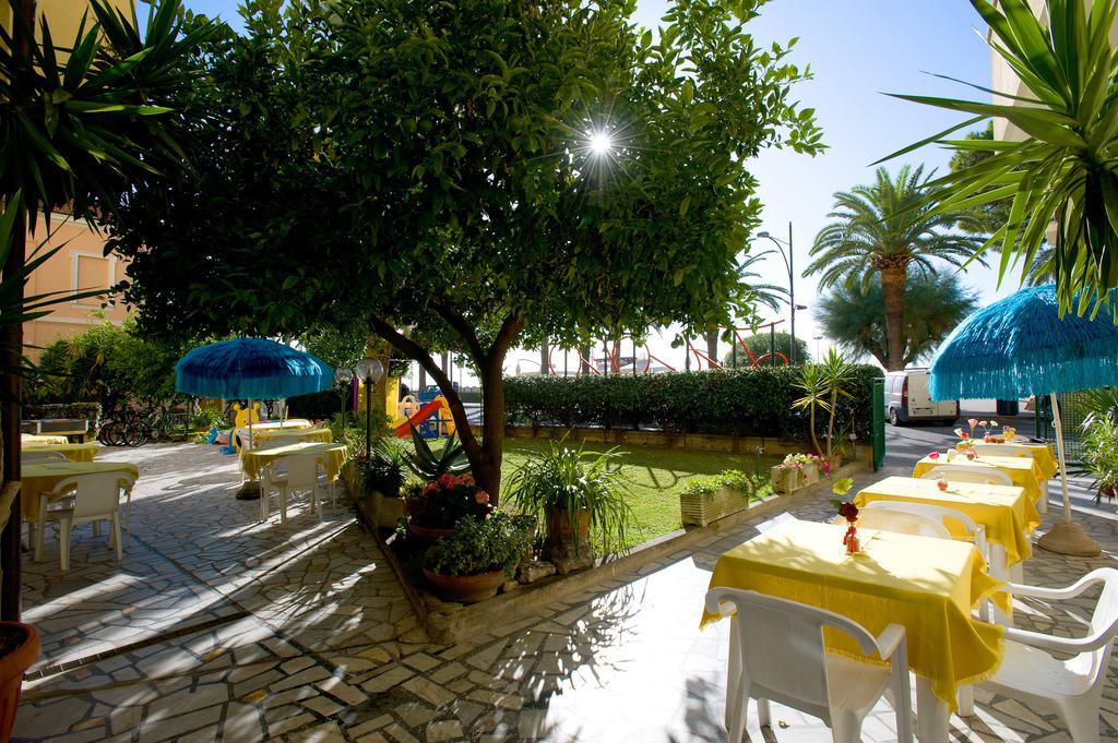 Hotel Lido Pietra Ligure Eksteriør bilde