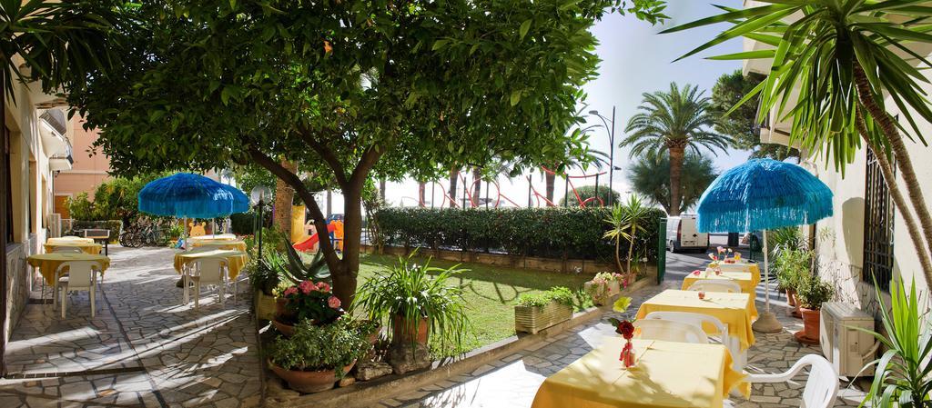 Hotel Lido Pietra Ligure Eksteriør bilde