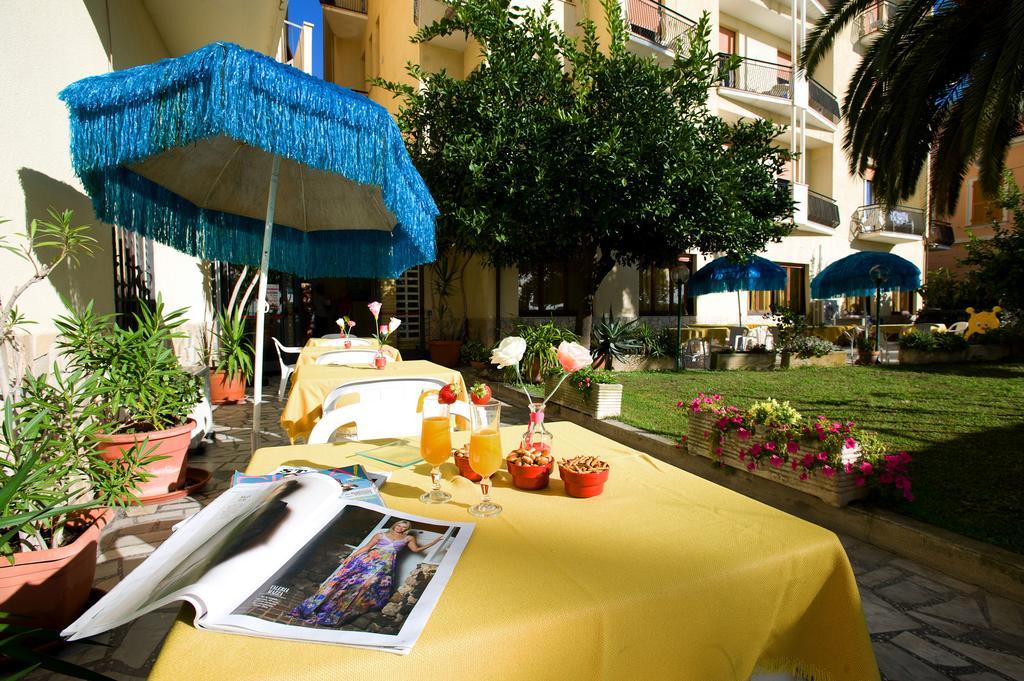 Hotel Lido Pietra Ligure Eksteriør bilde