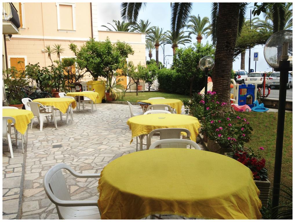 Hotel Lido Pietra Ligure Eksteriør bilde