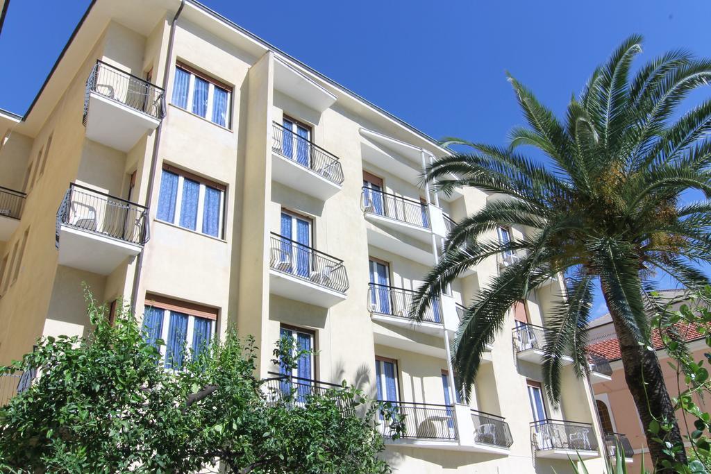 Hotel Lido Pietra Ligure Eksteriør bilde