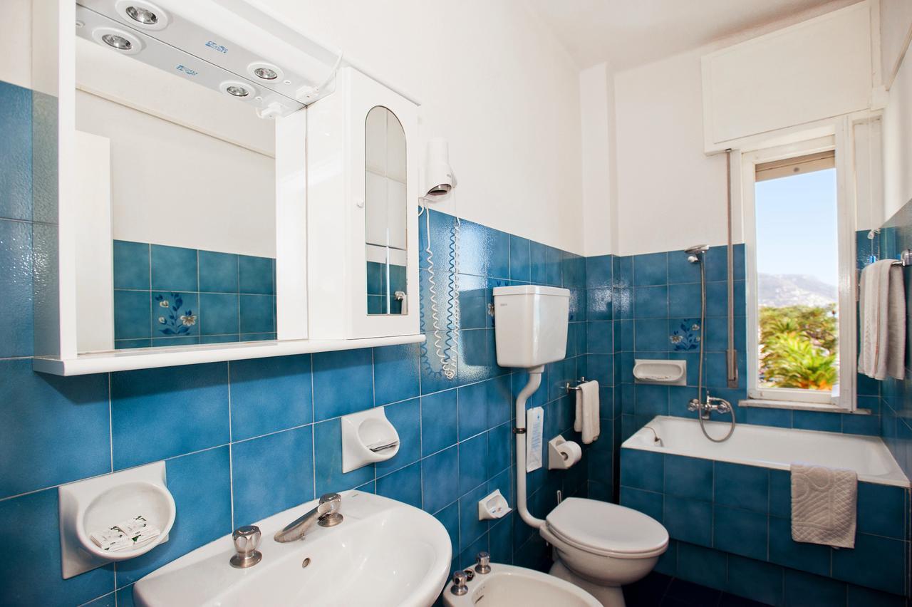 Hotel Lido Pietra Ligure Eksteriør bilde